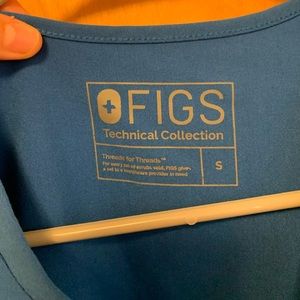 Like- new Figs Catarina One Pocket Scrub top - royal blue